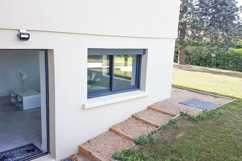 Le Petit Castel, Portes De Lyon Chazay-d'Azergues エクステリア 写真